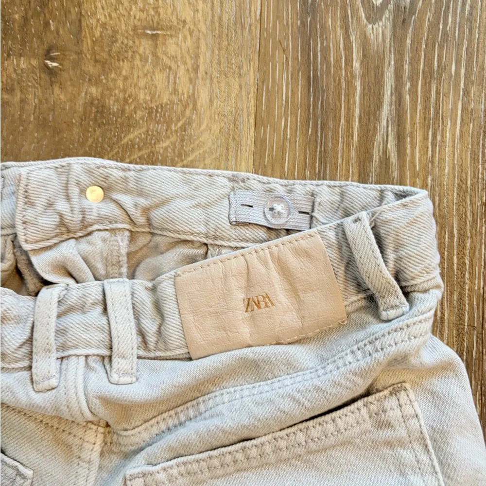 Girls Zara light grey studded denim shorts size 9 adjustable waist bands